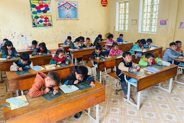 Thưởng Tết giáo viên vùng khó: Con số ít ai ngờ tới-1