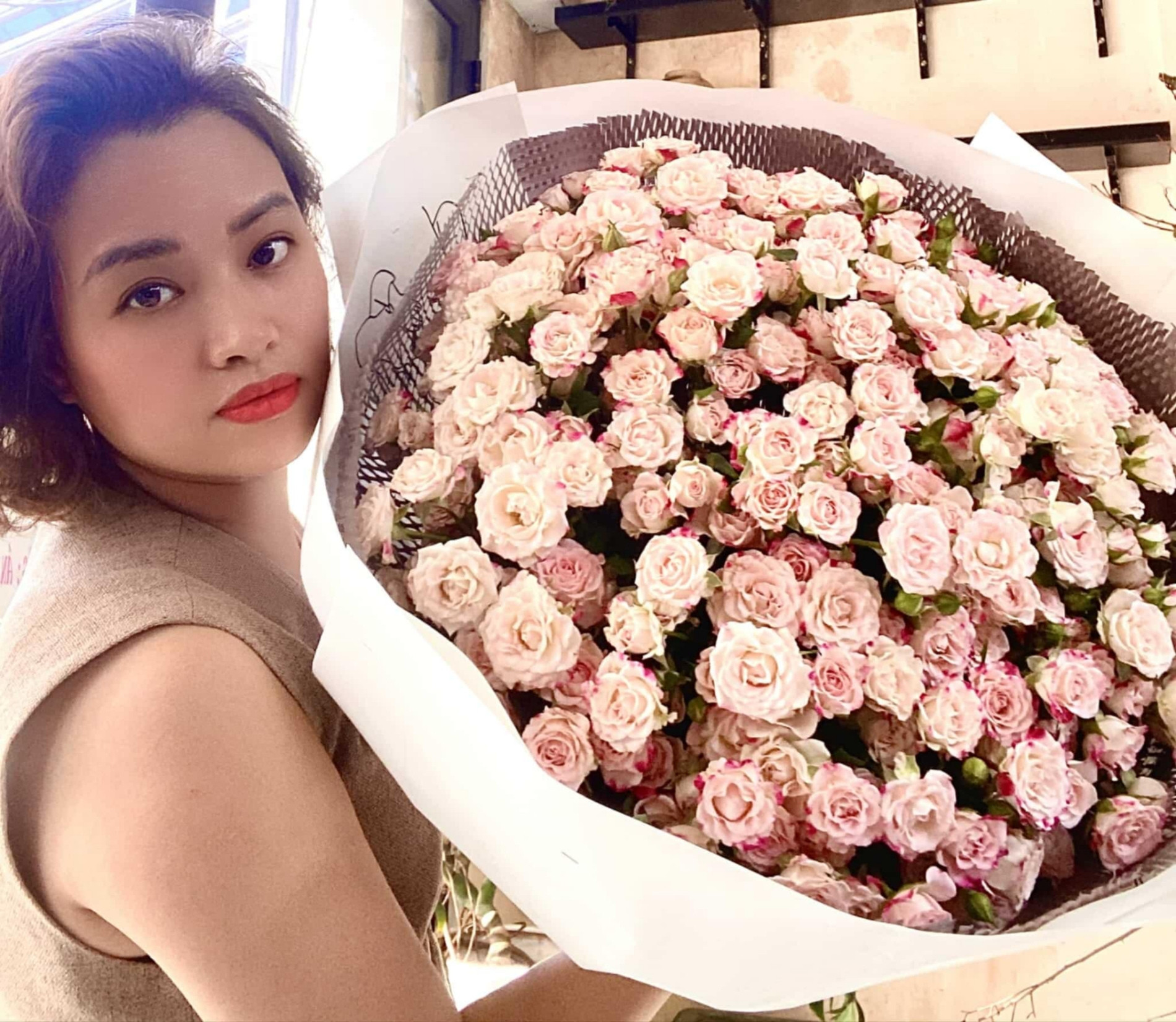 Nữ giám đốc ở Hải Phòng nghỉ việc đi bán hoa tươi, tiết lộ thu nhập sau 7 năm-3