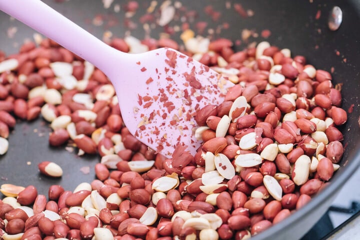 Cách làm kẹo lạc để nhâm nhi dịp Tết-2