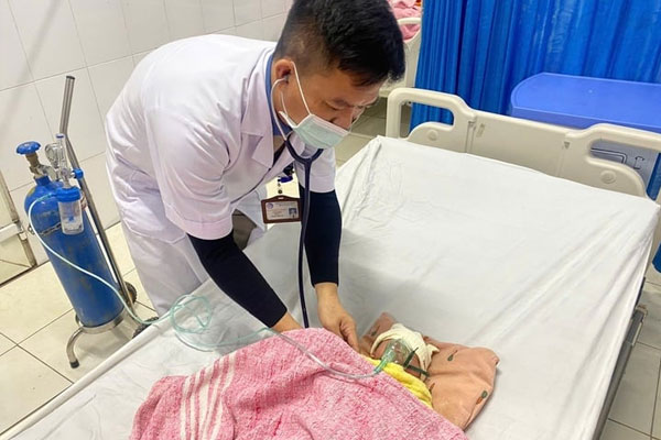 Thái Nguyên: Hai trẻ nhỏ nghi ngộ độc, một bé tử vong-2