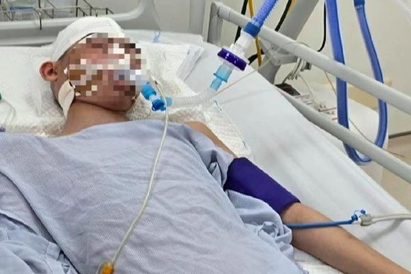 Vụ nam sinh lớp 8 bị đánh tử vong: Tòa yêu cầu bị cáo diễn lại cú đấm chết người-2