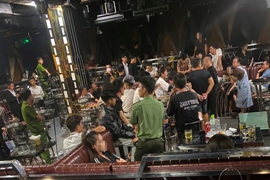 Bar Diamond Club ở Quảng Nam liên tục để khách vào chơi ma túy