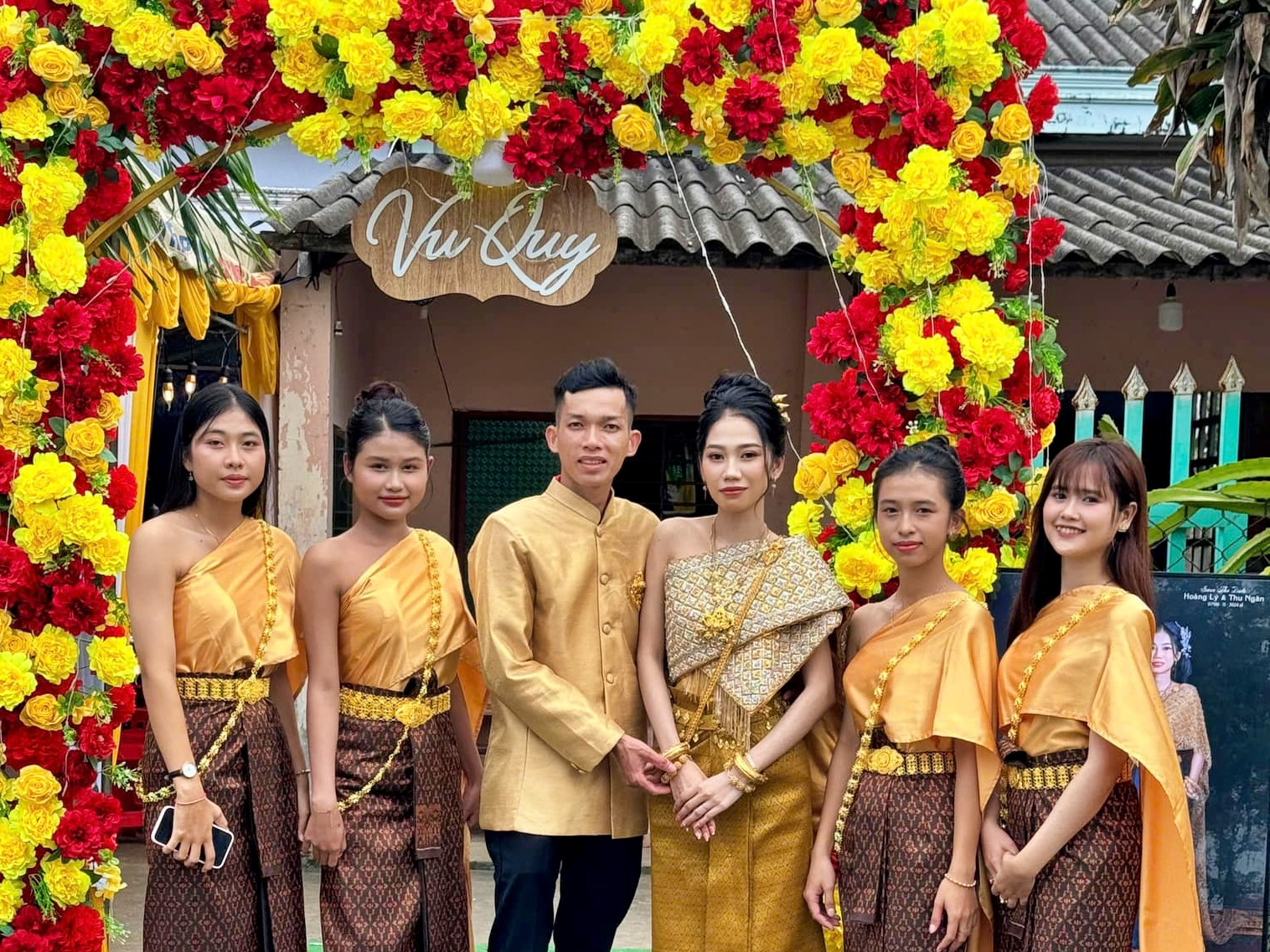 Sự thật clip cô dâu Sóc Trăng thất thần trước mâm quả sơ sài của nhà trai-2