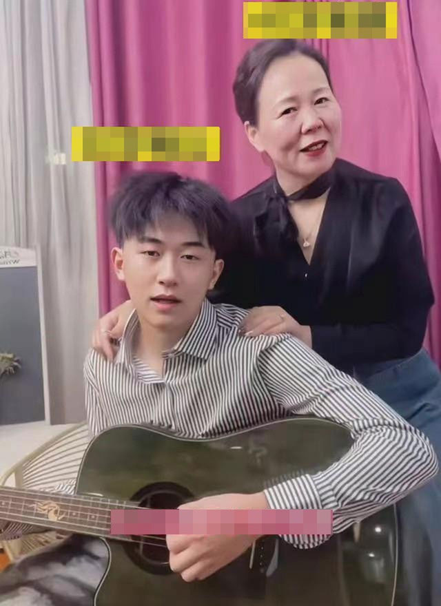 Cô gái 23 tuổi cưới ông lão 80 tuổi, cha mẹ không nói lên lời-2