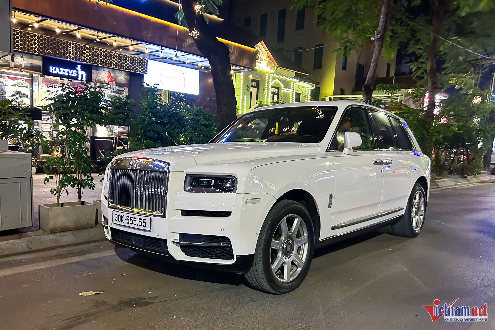 Đại gia ngành thép đi xe siêu sang Rolls-Royce 40 tỷ gắn biển số giá 14,5 tỷ-1