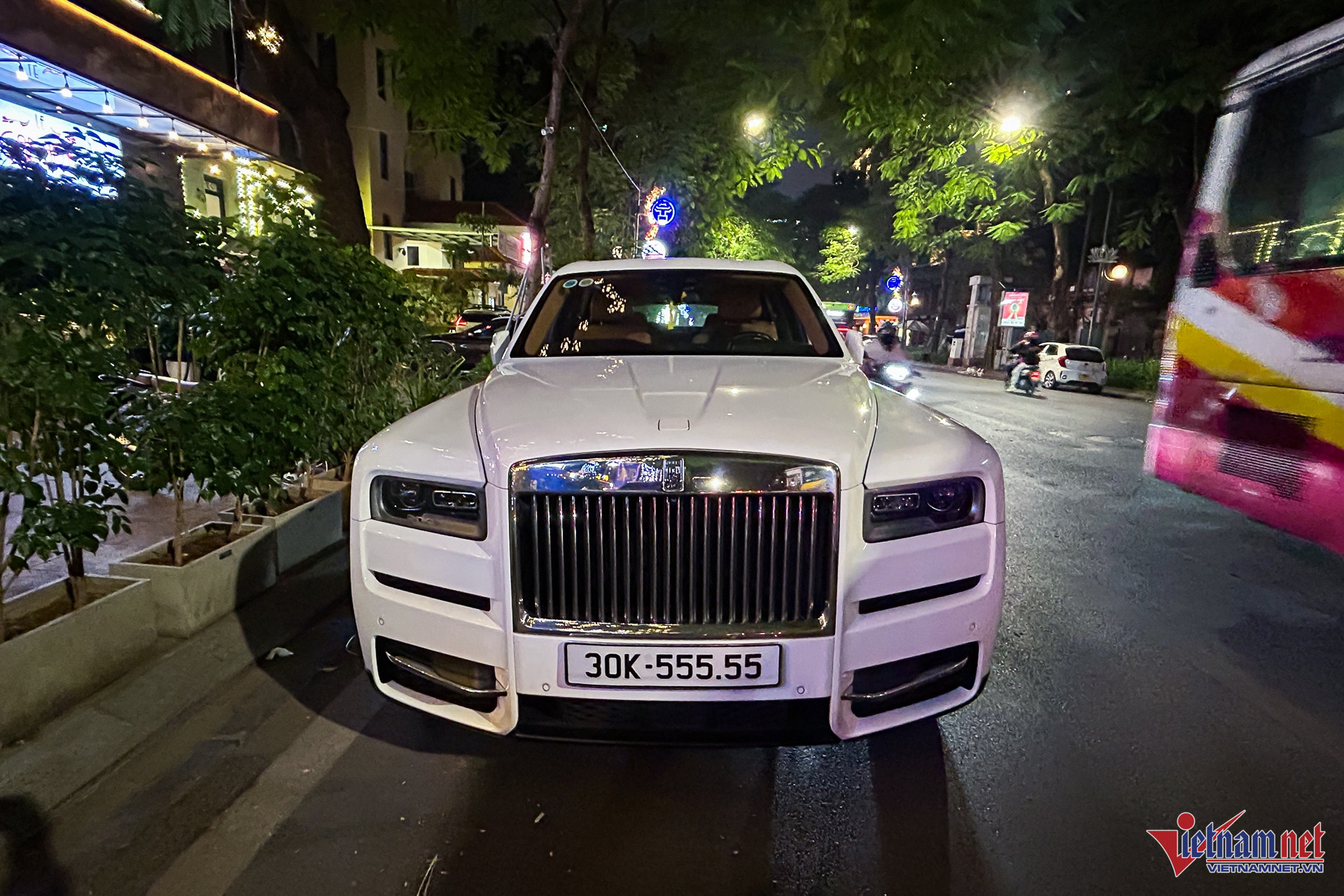 Đại gia ngành thép đi xe siêu sang Rolls-Royce 40 tỷ gắn biển số giá 14,5 tỷ-3