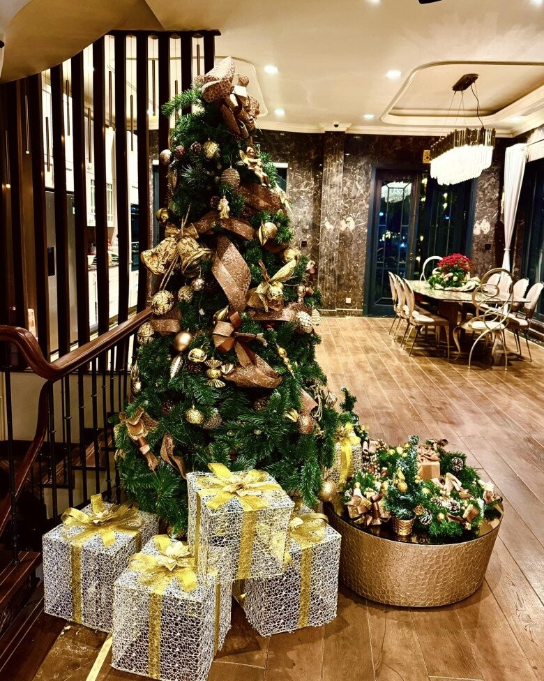 Màu sắc Giáng sinh tràn ngập không gian sống trong biệt thự 60 tỷ của nữ diễn viên giàu nhất miền Bắc-3