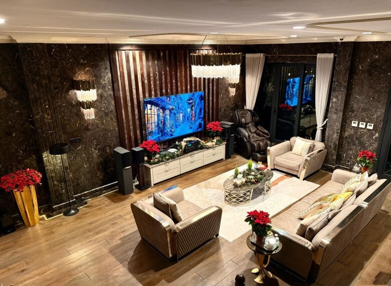 Màu sắc Giáng sinh tràn ngập không gian sống trong biệt thự 60 tỷ của nữ diễn viên giàu nhất miền Bắc-5