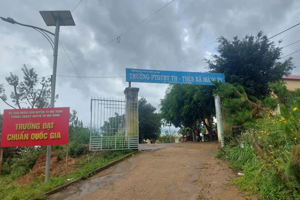 Kon Tum: Kỷ luật khiển trách Ban giám hiệu buông lỏng quản lý-1