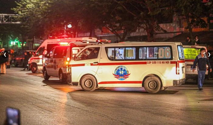 Hiện trường vụ cháy quán hát khiến 11 người chết ở đường Phạm Văn Đồng, Hà Nội-8