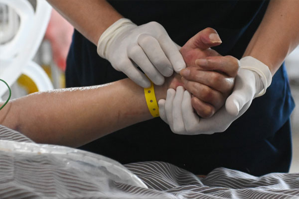 Người bệnh ung thư, sao còn bắt đi xin giấy chuyển viện-2