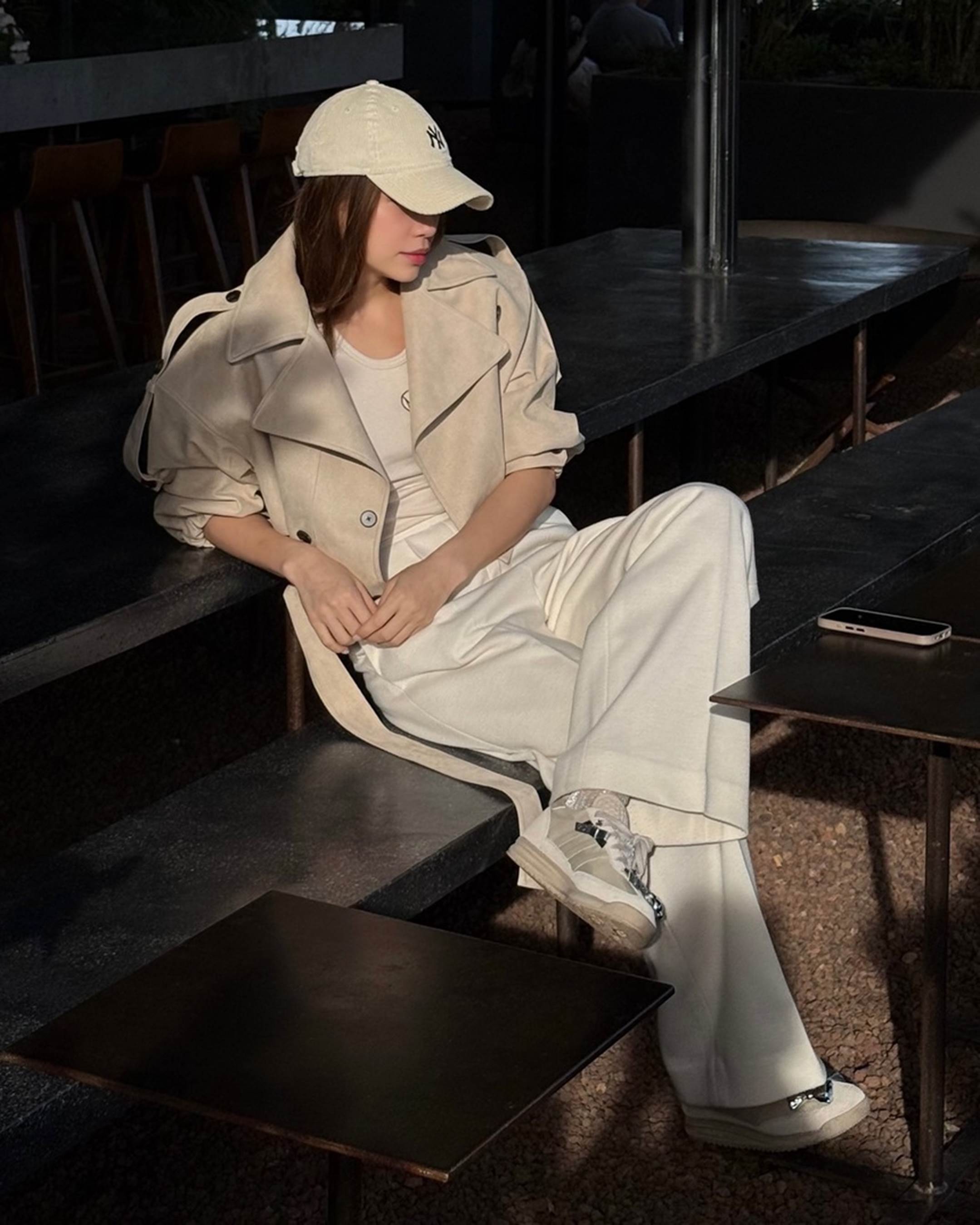 10 cách mặc áo khoác sáng màu giúp phụ nữ trên 40 tuổi nổi bật với vẻ ngoài trẻ trung-6