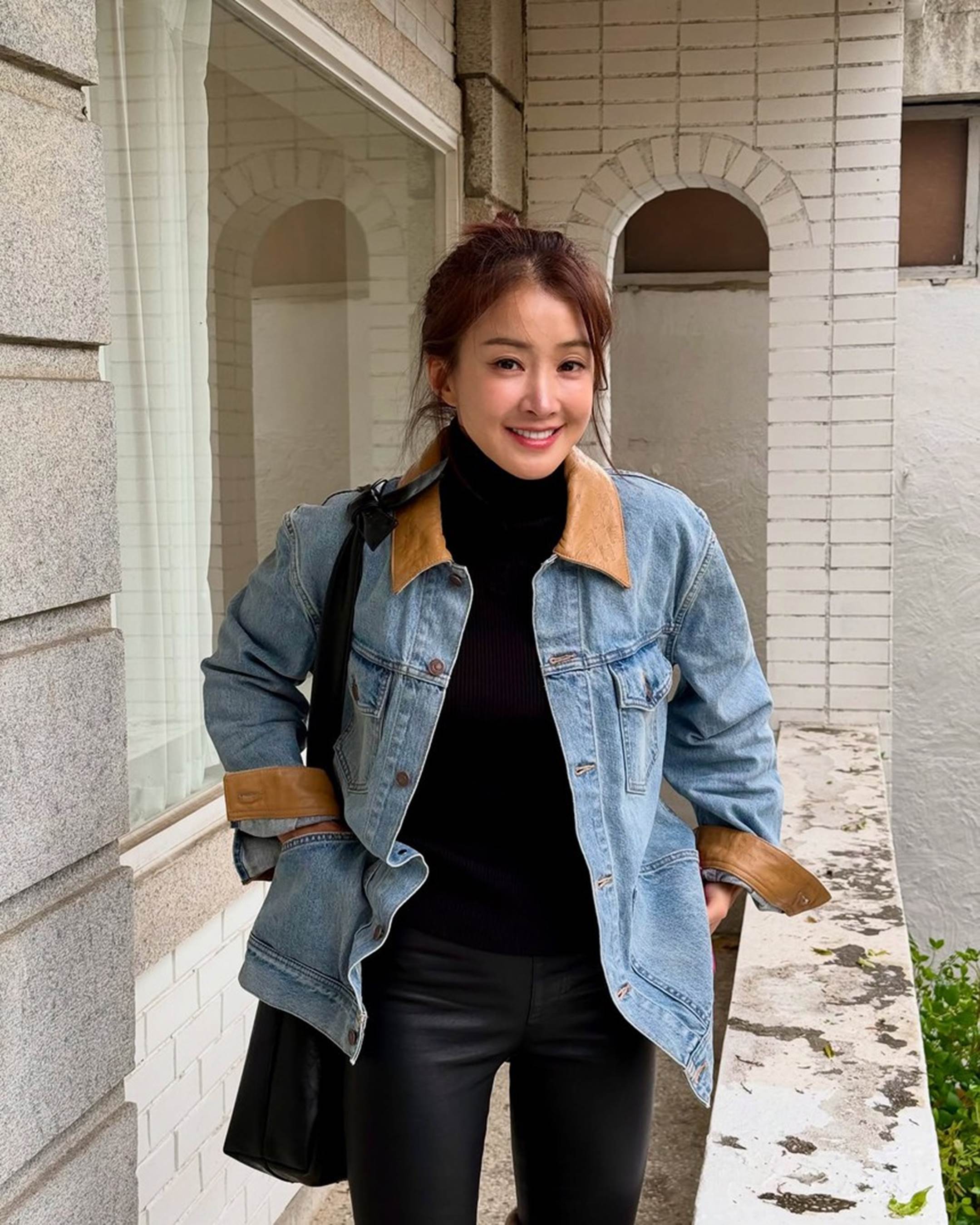 10 cách mặc áo khoác sáng màu giúp phụ nữ trên 40 tuổi nổi bật với vẻ ngoài trẻ trung-7