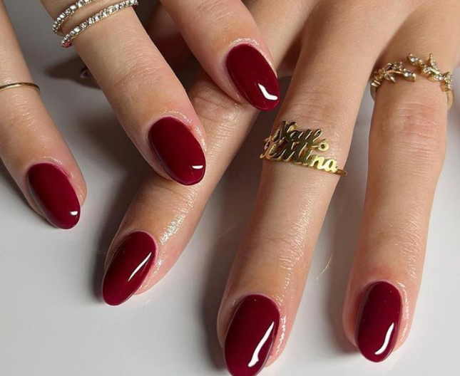 5 mẫu nail trending mùa Giáng sinh 2024: Tráng gương, họa tiết nơ chưa hạ nhiệt-1