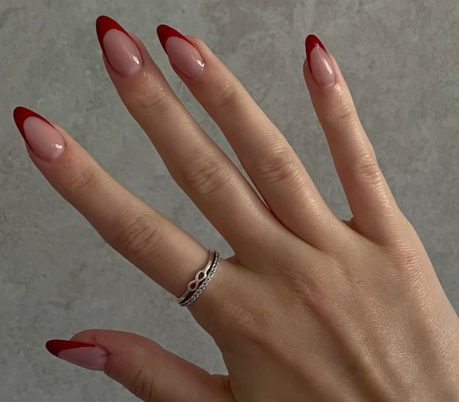 5 mẫu nail trending mùa Giáng sinh 2024: Tráng gương, họa tiết nơ chưa hạ nhiệt-4