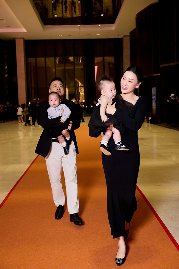 Cặp song sinh nhà Phương Oanh - Shark Bình bất ngờ giành giải cao-6