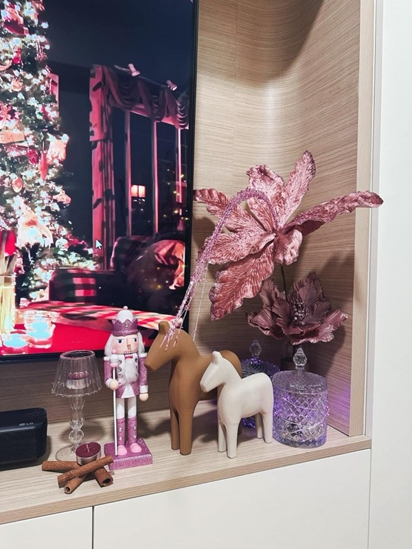 Tham khảo cách trang trí nhà đơn giản mà ấm cúng, đậm sắc màu giáng sinh của Lý Phương Châu-19