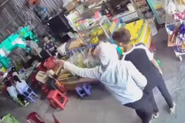 Công an xác minh clip hai nữ sinh ở Vĩnh Long bị đánh hội đồng lan truyền trên mạng-2