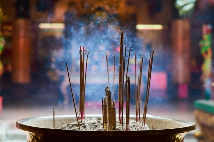 Nên thắp hương vào giờ nào trong ngày?-1