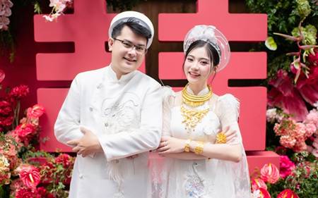 Toàn cảnh lễ đính hôn của tiểu thư Quận 3 và Chủ tịch 9X: Visual dâu rể sáng bừng, sính lễ ngộp thở-1