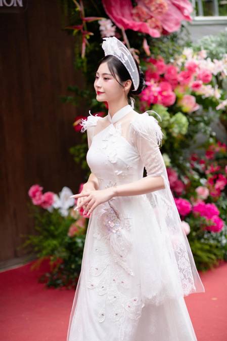 Toàn cảnh lễ đính hôn của tiểu thư Quận 3 và Chủ tịch 9X: Visual dâu rể sáng bừng, sính lễ ngộp thở-13