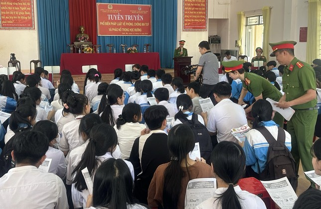 Cảnh báo tình trạng học sinh lên mạng học cách chế tạo pháo nổ để chơi Tết-7