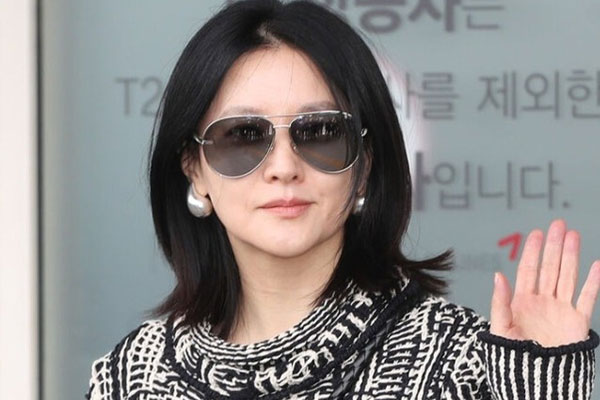 Trường đại học xem xét thu hồi bằng tiến sĩ của phu nhân tổng thống-2