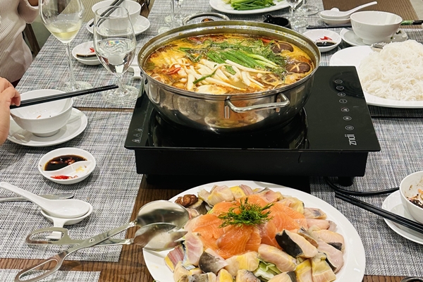 Khám đau họng ra ung thư dạ dày giai đoạn cuối, người đàn ông tức giận ném 2 thủ phạm” trong bếp ra đường-3