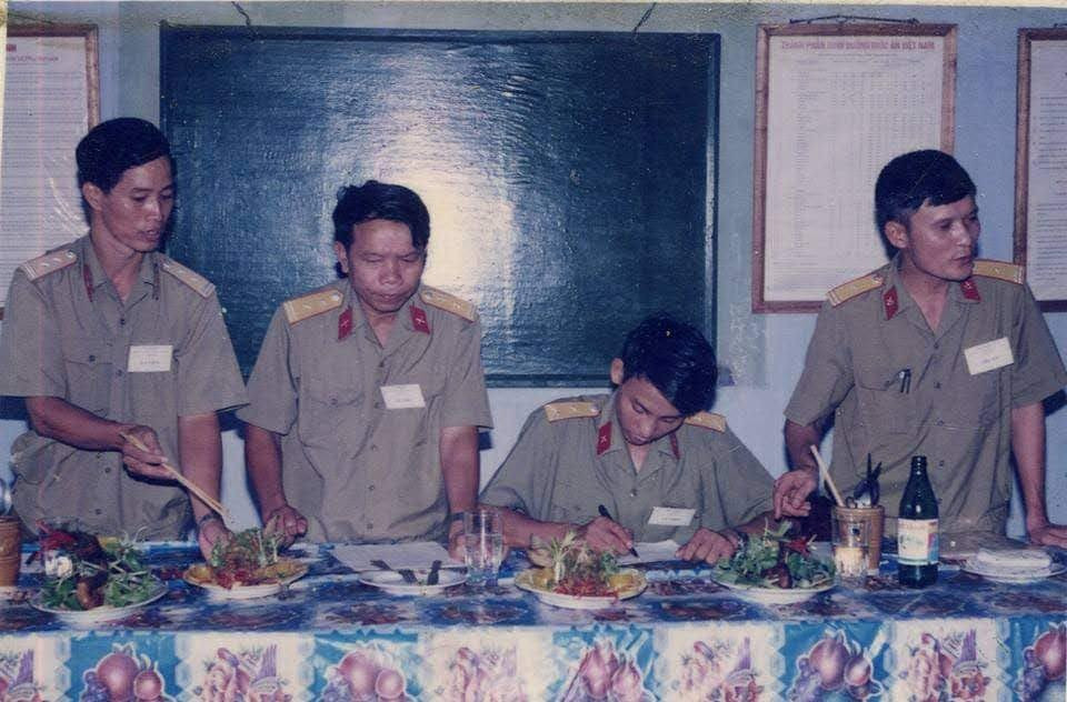 Anh nuôi quân đội kể lại thời gian khó, miếng thịt mỏng tới mức gió thổi bay-2