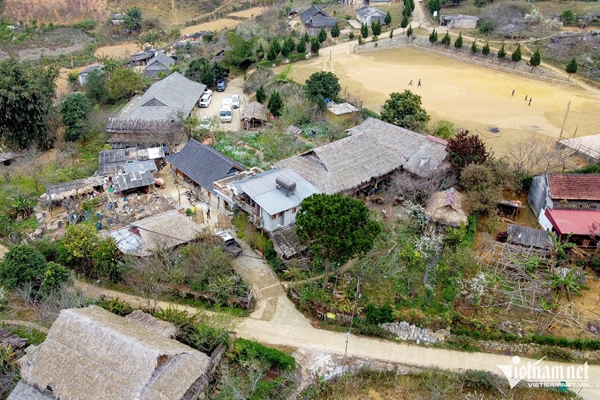 Khách Việt rùng mình khi đi tàu treo ngược, taxi không người lái ở Vũ Hán-6