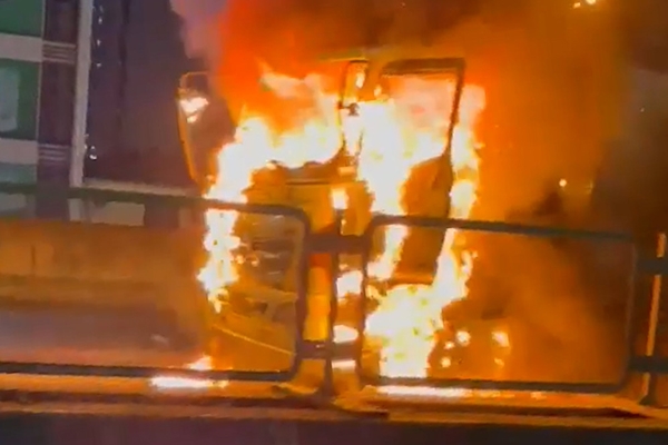 Cháy quán bar gần chợ Bến Thành, nhiều người hoảng loạn tháo chạy-4