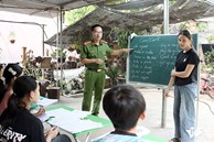 Thiếu tá Công an mở lớp tiếng Anh, trẻ nơi xa ùn ùn kéo đến học