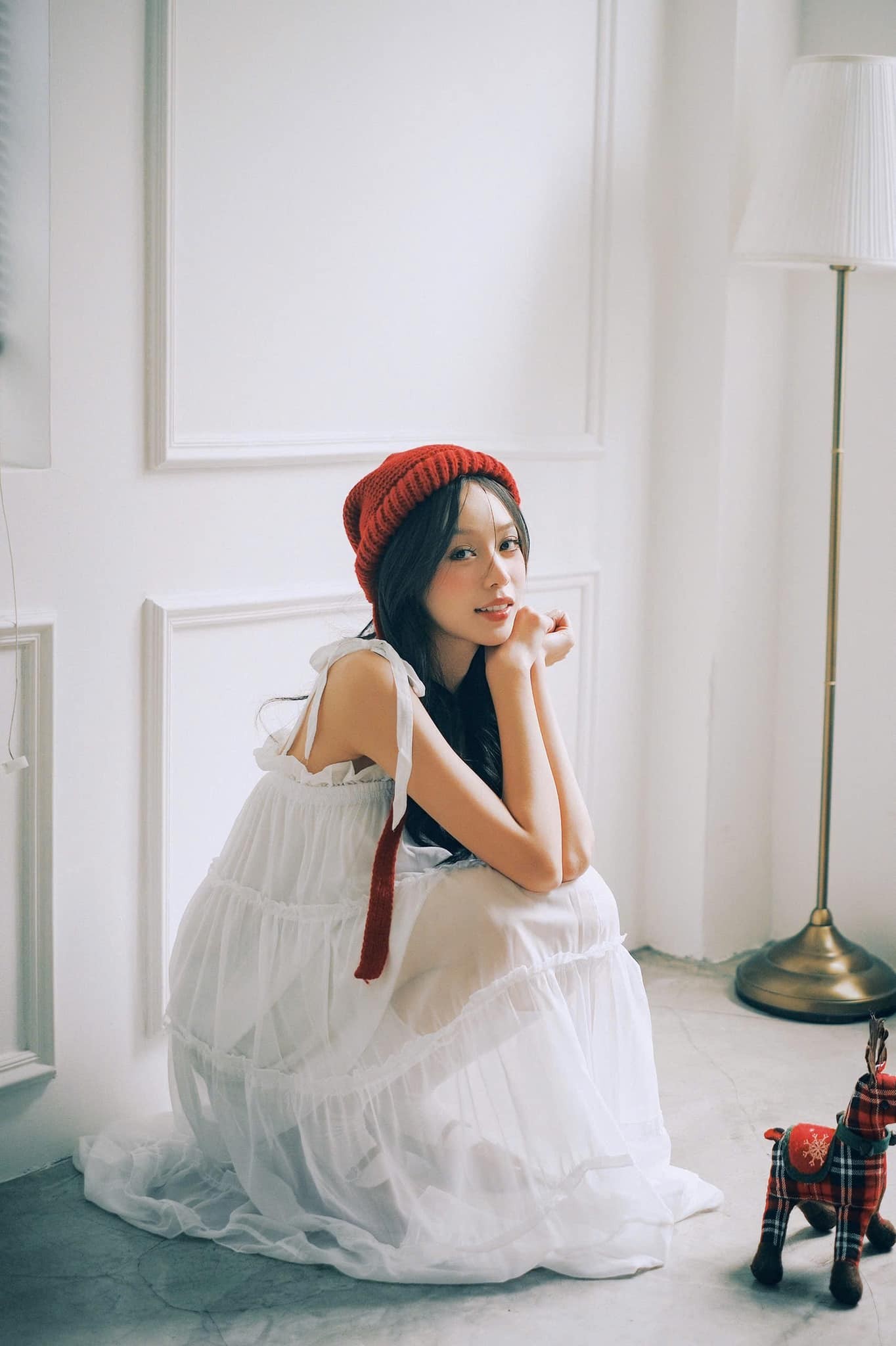 Thời trang đón Giáng sinh của các Hoa hậu Việt: Thanh Thủy xinh như công chúa-1