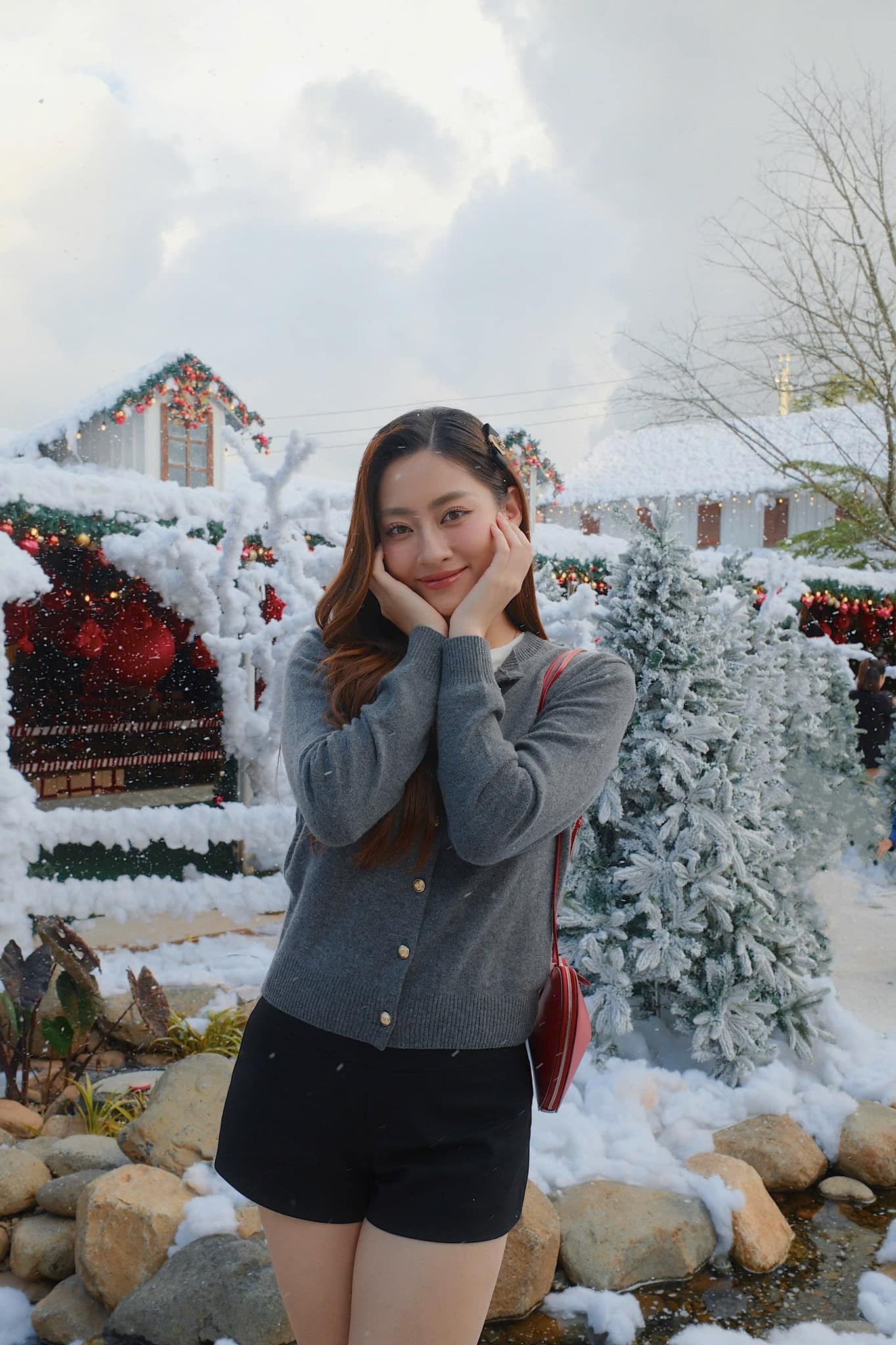 Thời trang đón Giáng sinh của các Hoa hậu Việt: Thanh Thủy xinh như công chúa-11