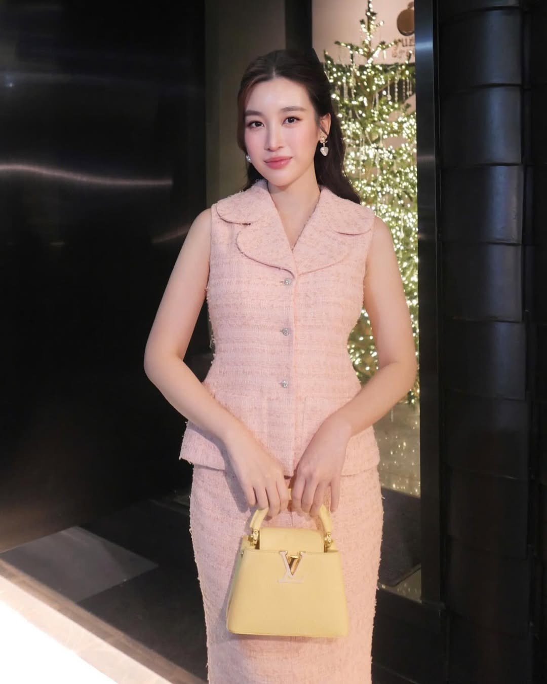 Thời trang đón Giáng sinh của các Hoa hậu Việt: Thanh Thủy xinh như công chúa-6