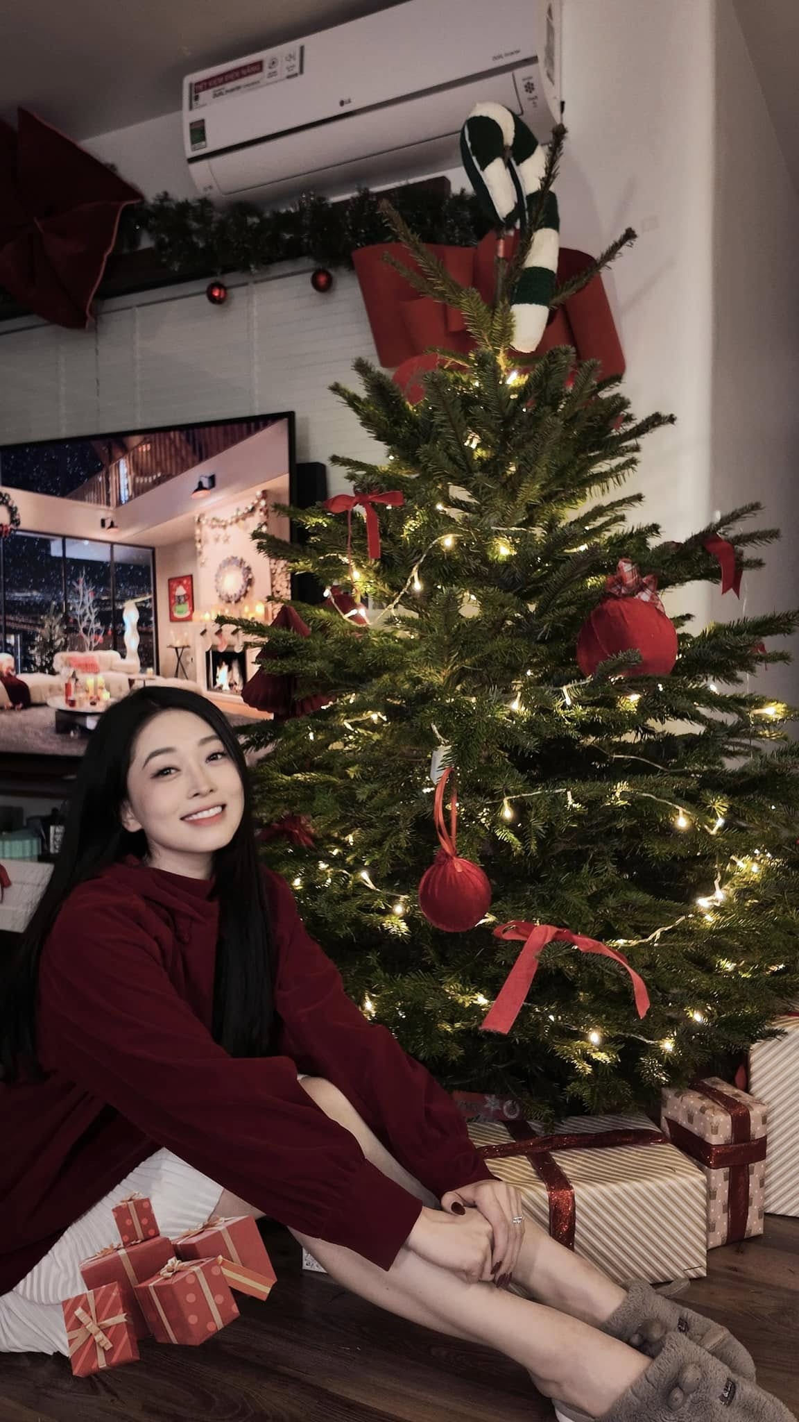 Thời trang đón Giáng sinh của các Hoa hậu Việt: Thanh Thủy xinh như công chúa-7