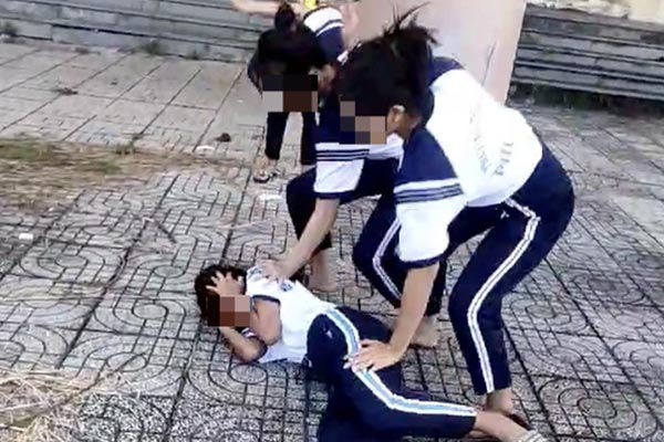 Vụ Mày biết tao là ai không? ở Bình Dương: 3 người ra đầu thú-4
