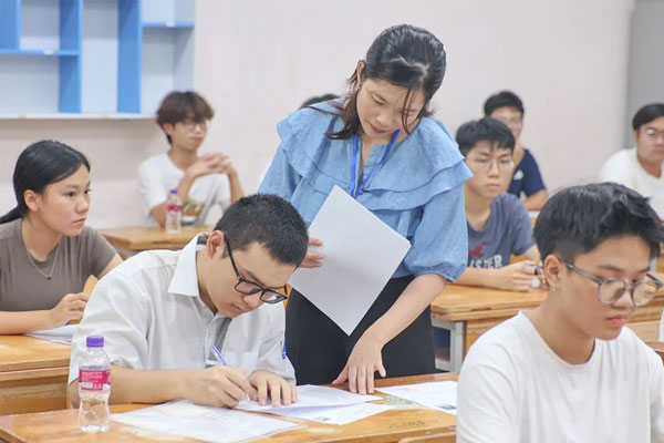 Quy định mới về miễn thi tốt nghiệp THPT môn Ngữ văn từ 2025-2