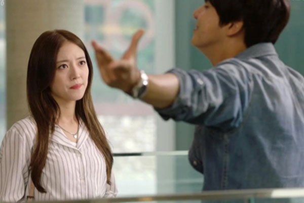 Cuối năm được chồng tặng tiền tỷ, tôi sợ hãi ném trả khi biết số tiền có được từ ai-2