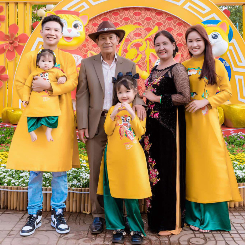 Gần triệu lượt xem clip con rể khóc sưng mắt nhớ thương bố vợ đã khuất-2