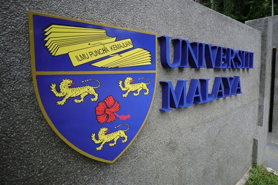 Trường đại học đình chỉ giáo sư vì gửi ảnh nhạy cảm cho sinh viên