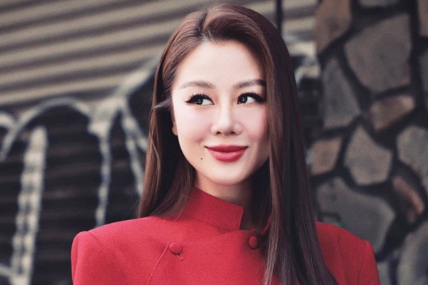 Nam Thư bị chỉ trích vì mặc trang phục phản cảm, hớ hênh ngay trên thảm đỏ-4