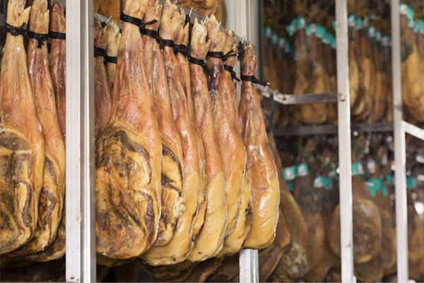 Chiếc đùi heo ‘huyền bí’ giá 40 triệu bán ở chợ Tết, nhà giàu ồ ạt chốt mua-1