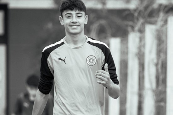 Thủ môn 14 tuổi tử vong thương tâm trong đêm Giáng sinh khi cố gắng ngăn cản xô xát