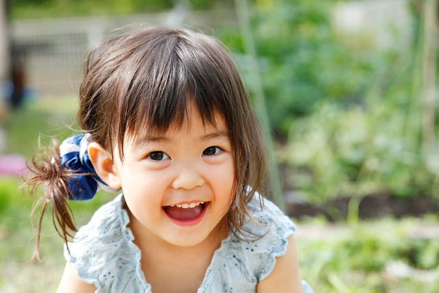 Bé gái chào đời, tay nắm chặt vòng tránh thai của mẹ-2