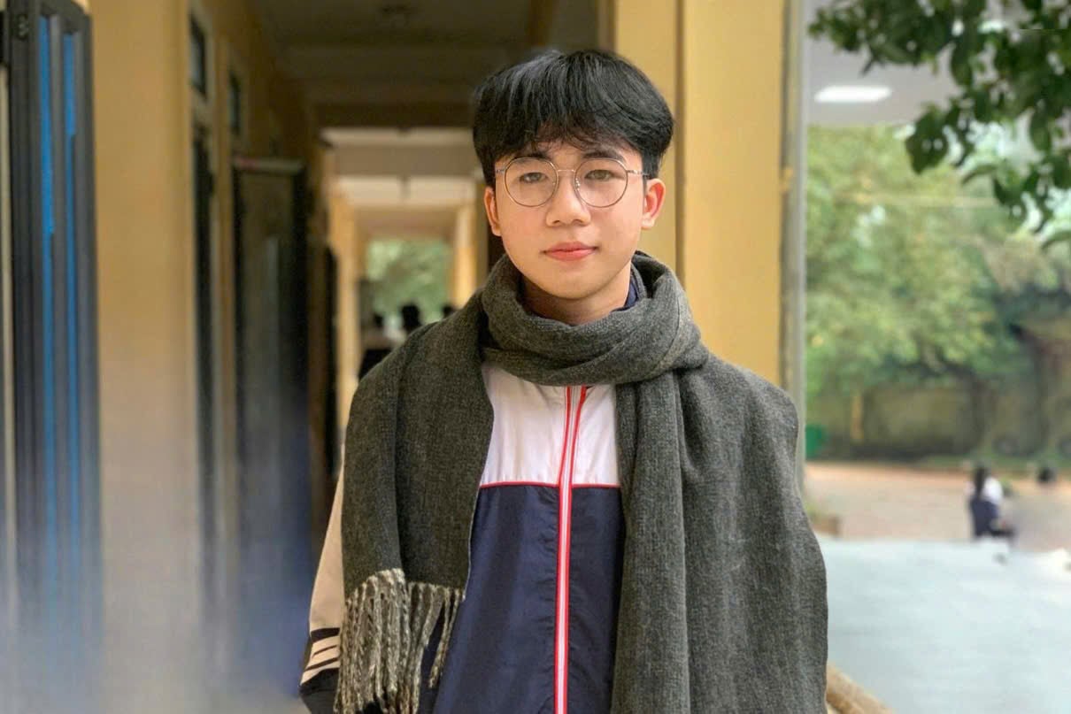 Nam sinh khiếm thị lập kỷ lục cho trường làng-1