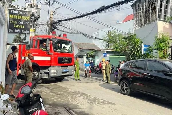 Cháy căn hộ tầng 14 chung cư ở TP Thủ Đức, nhiều người phải sơ tán-2