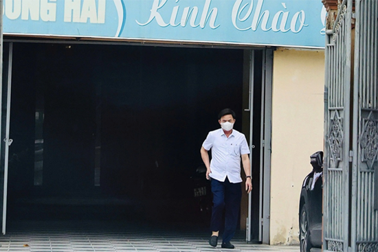 Kỷ luật chủ tịch xã sau clip xuất hiện ở nhà nghỉ trong giờ hành chính