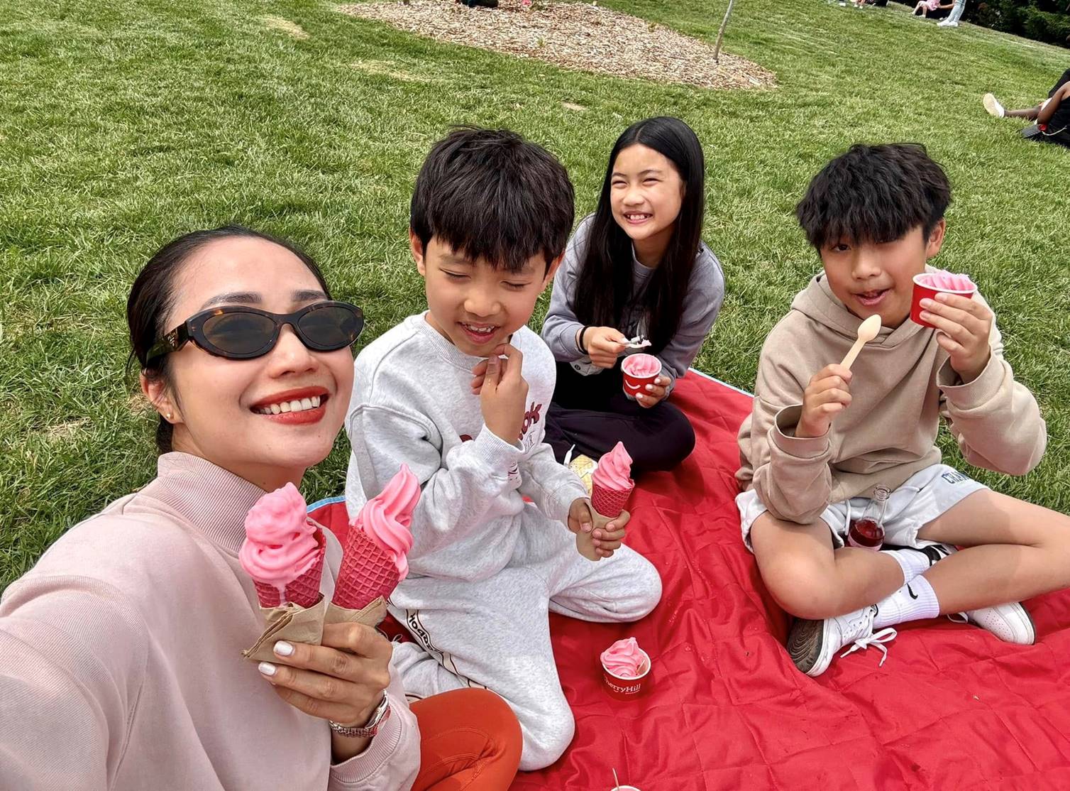 Tình trạng của Ốc Thanh Vân trước khi quyết định đưa 3 con trở về Việt Nam-11