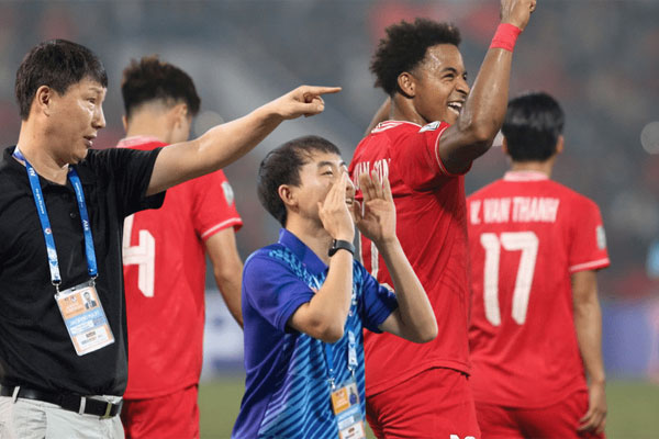 HLV Kim Sang-sik ra lệnh: Tuyển Việt Nam vô địch, vô địch và vô địch-2